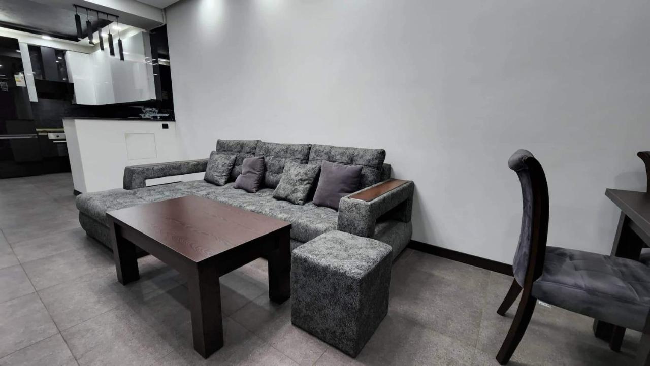 Luxuary 2Bedroom 2 Bathroom Apartment With Jacuzzi Erevan Exterior foto